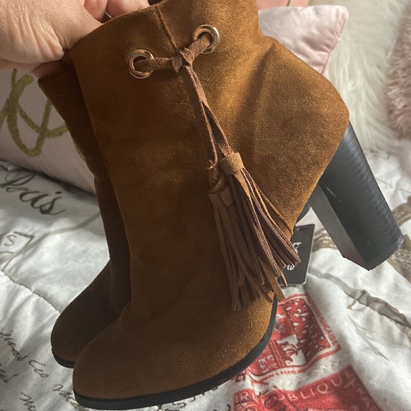 Gently worn, Ankle boots Size 10 - Picture 2 of 4